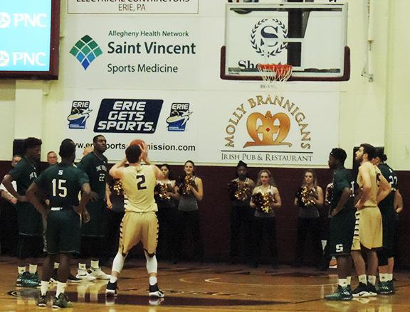 Men’s basketball beats UPJ, falls to Seton Hill