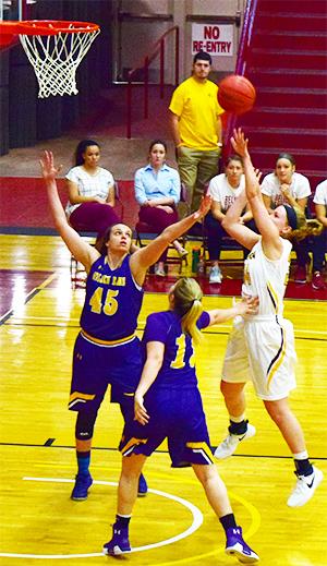 Women’s basketball splits two games in PSAC play