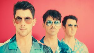 Jonas Brothers concert leaves fans burnin’ up