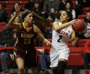 Win streak broken: Women’s basketball suffers defeat