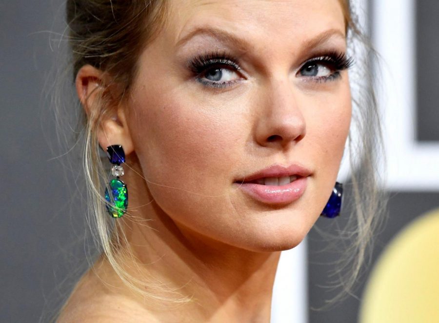 Swift strikes emotional chord in fans with ‘Red’