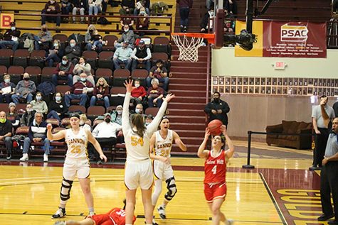 The women’s basketball team rebounded from a Saturday loss to Seton HIll by rallying late to beat Pitt-Johnstown 66-61 to improve to 17-4.
