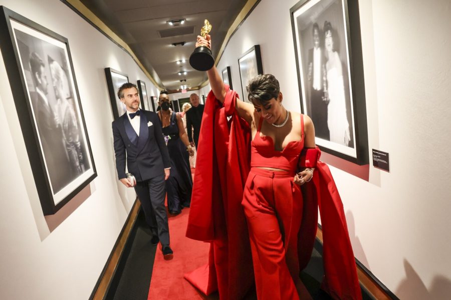 HOLLYWOOD, CA - March 27, 2022: Ariana DeBose holds her Oscar for best supporting actress backstage during the show at the 94th Academy Awards at the Dolby Theatre at Ovation Hollywood on Sunday, March 27, 2022. (Robert Gauthier / Los Angeles Times)