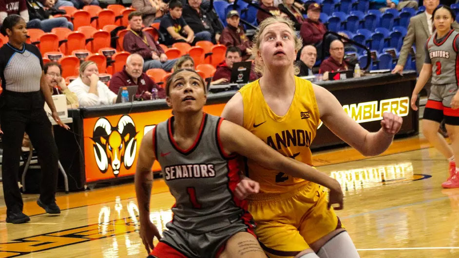 #25 Mia Slater prepares to grab a rebound. (Photo/GUWBB)