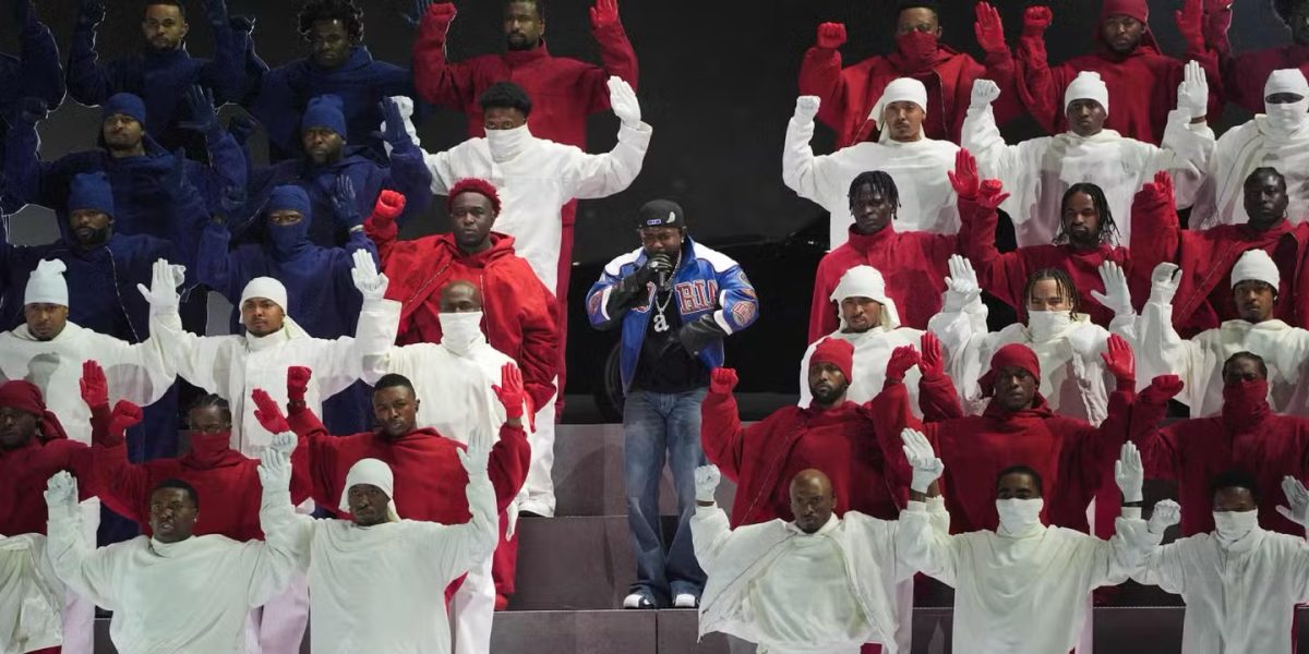 Kendrick Lamar puts on a powerful performance for the Apple Music Halftime Show at Super Bowl LIX. (Photo/Le Monde)