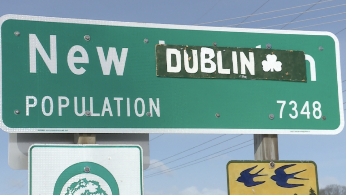 People from New London change their city’s name on street signs temporarily (Photo/nbc26.com)