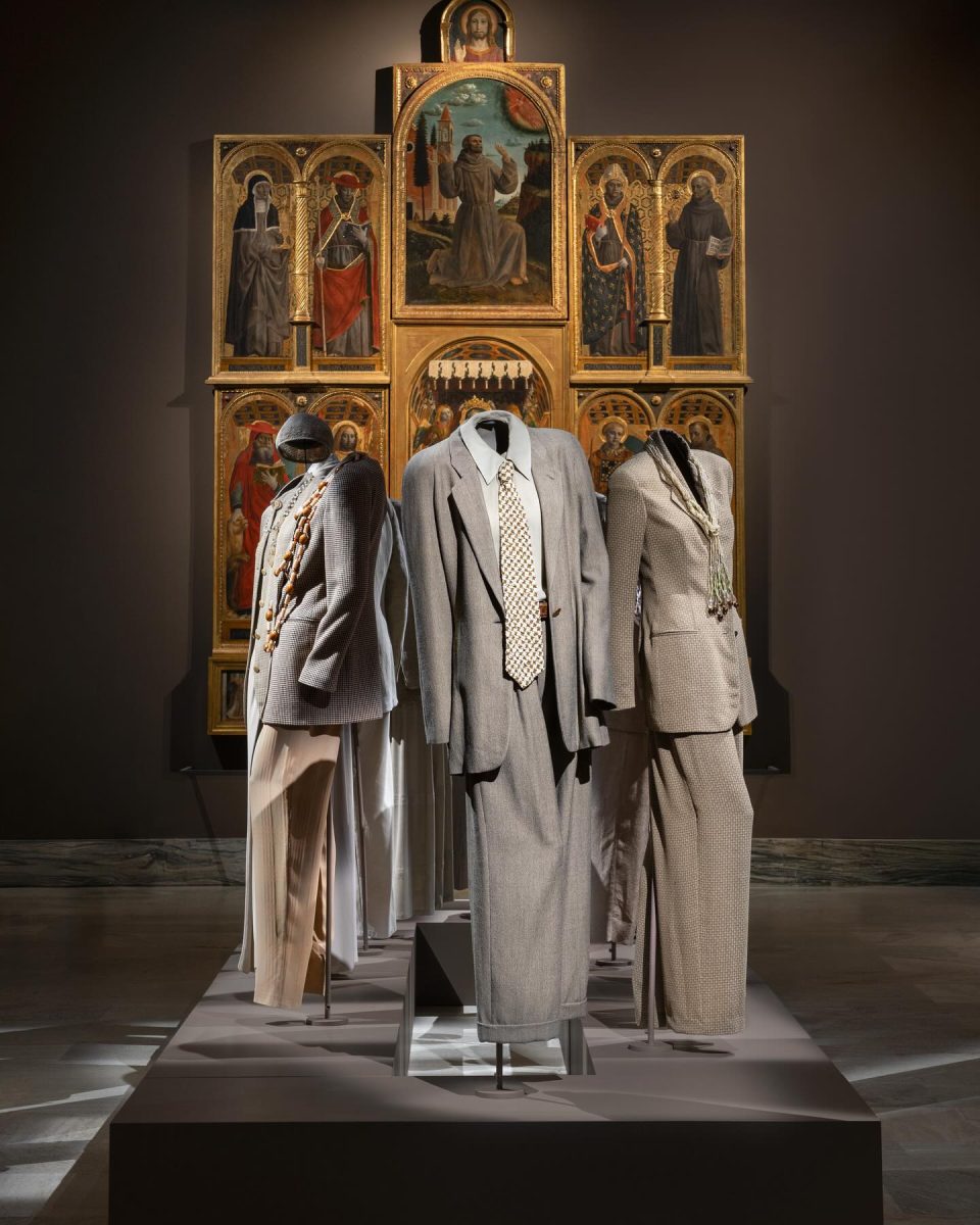 The display of Armani's iconic soft-shoulder suit at the exhibition. (Photo/Armani/Silos)