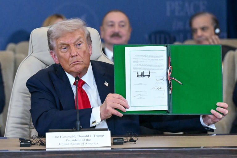 A peace deal: President Trump shows the peace deal between Israel and Hamas. 